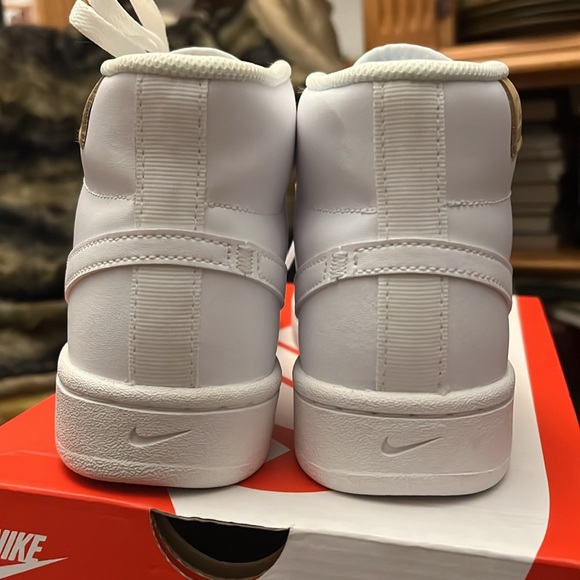 BRAND NEW Women’s Nike Court Royale 2 Mid Sneakers Size 8.5 - Picture 6 of 8